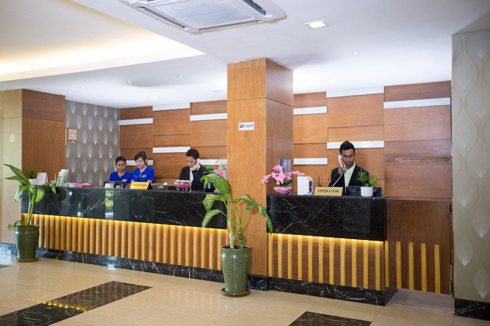 יאנגון Uptown Hotel מראה חיצוני תמונה