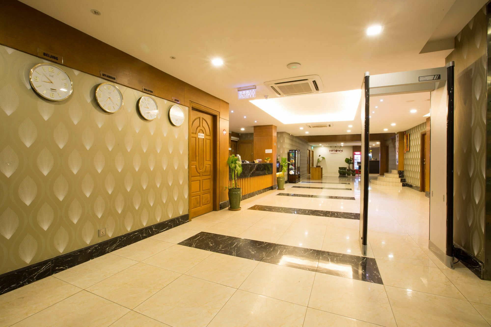 יאנגון Uptown Hotel מראה חיצוני תמונה
