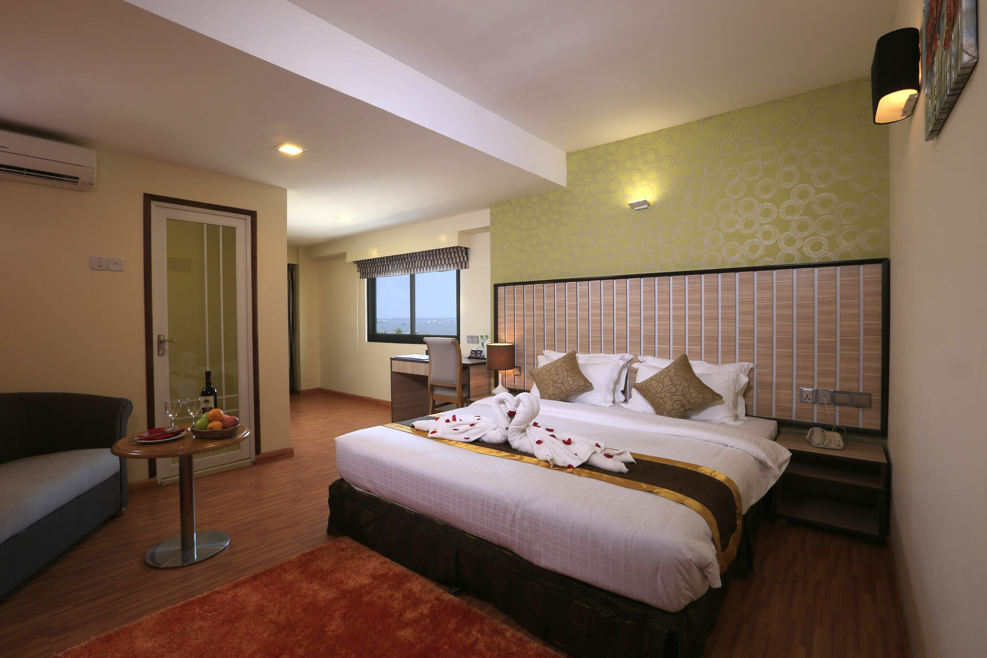 יאנגון Uptown Hotel מראה חיצוני תמונה