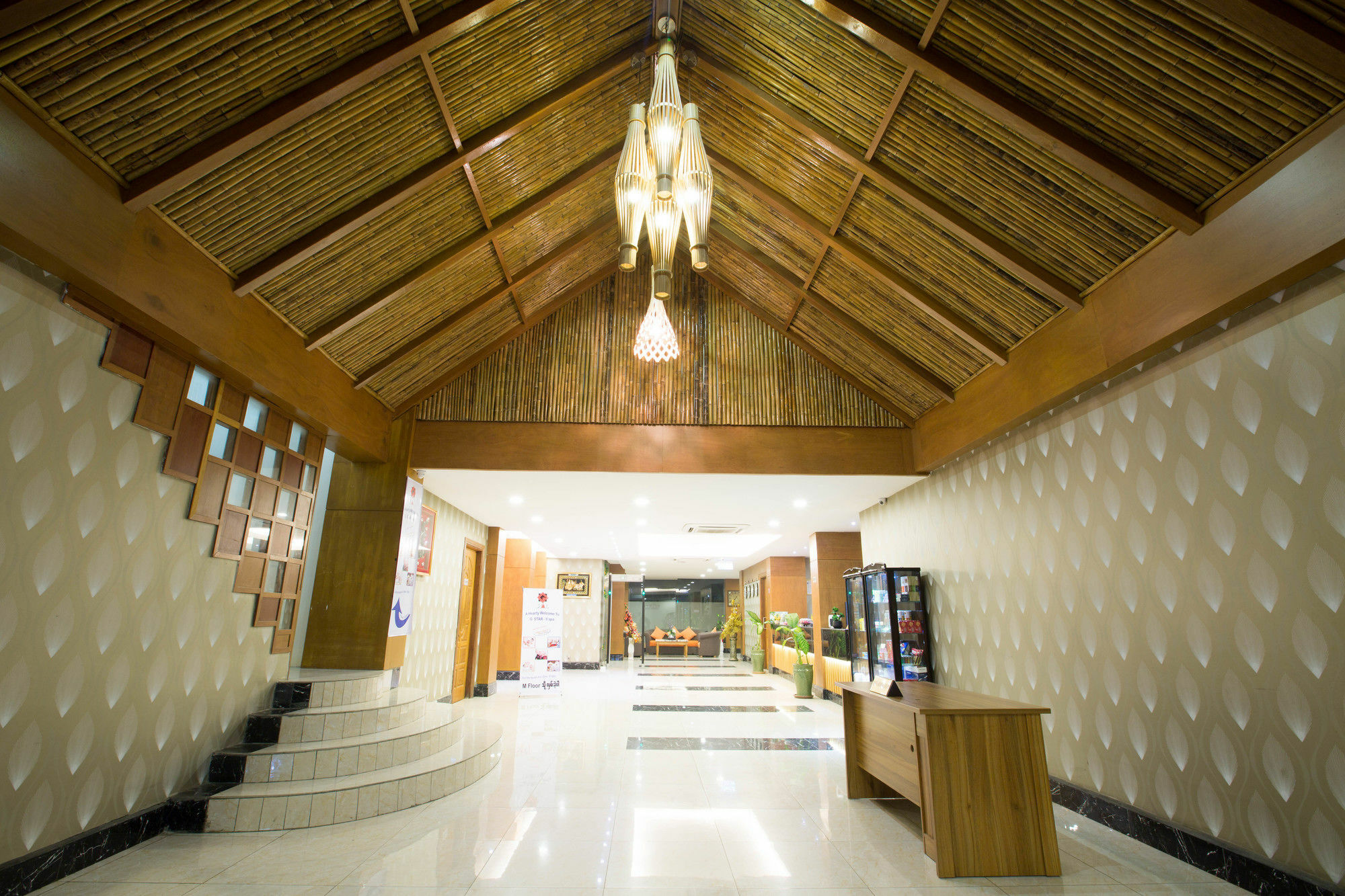 יאנגון Uptown Hotel מראה חיצוני תמונה