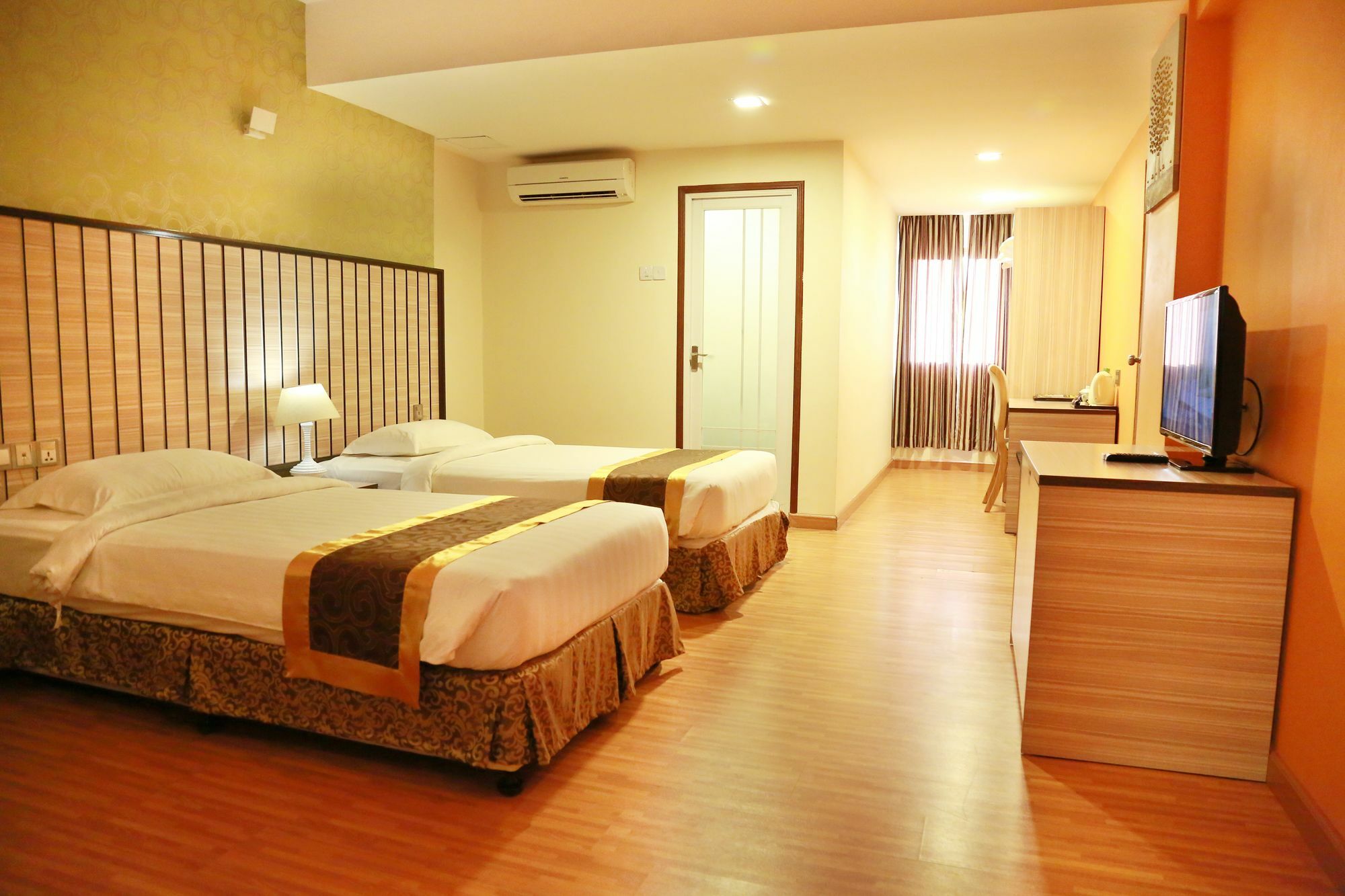 יאנגון Uptown Hotel מראה חיצוני תמונה