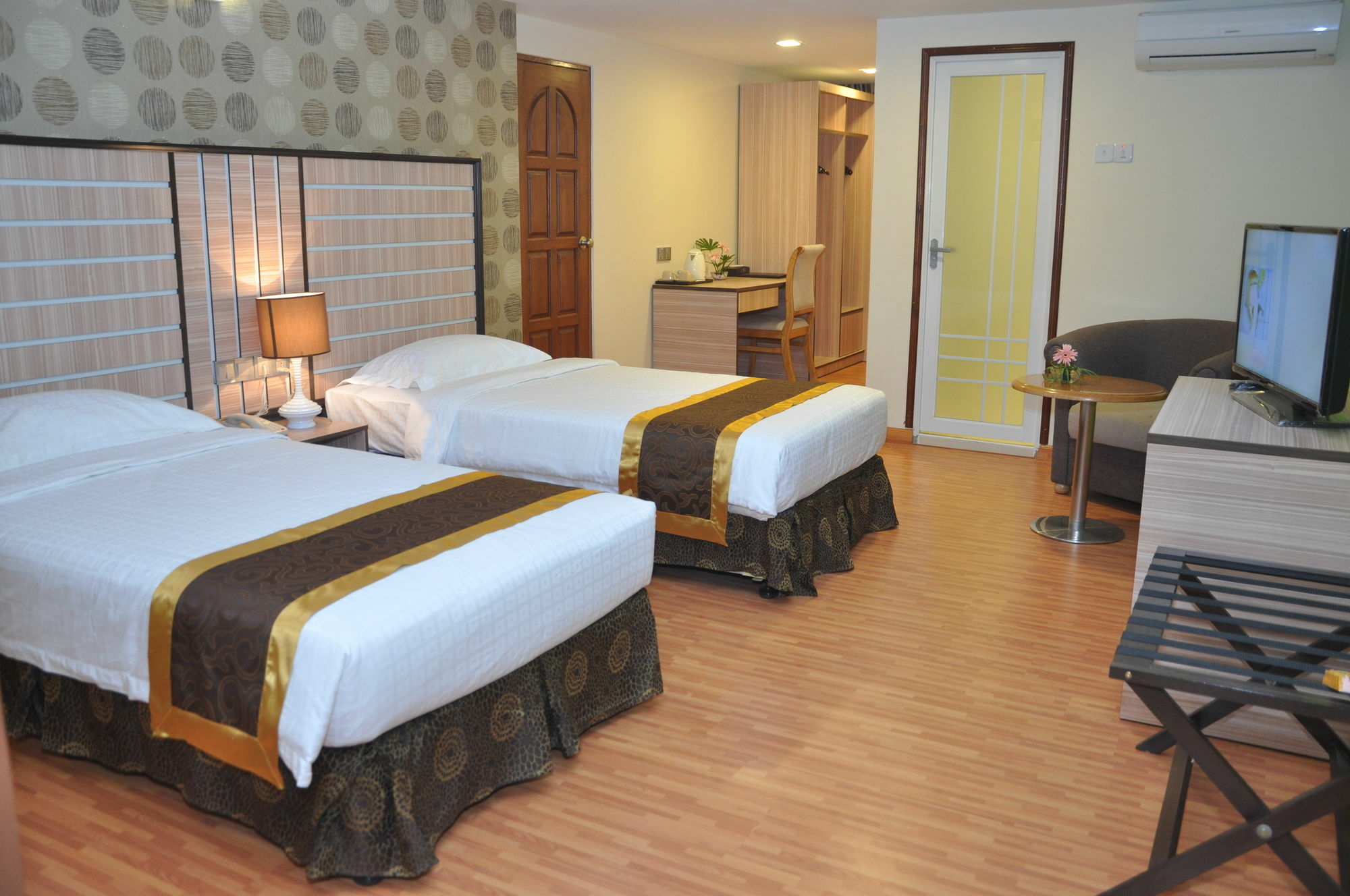 יאנגון Uptown Hotel מראה חיצוני תמונה