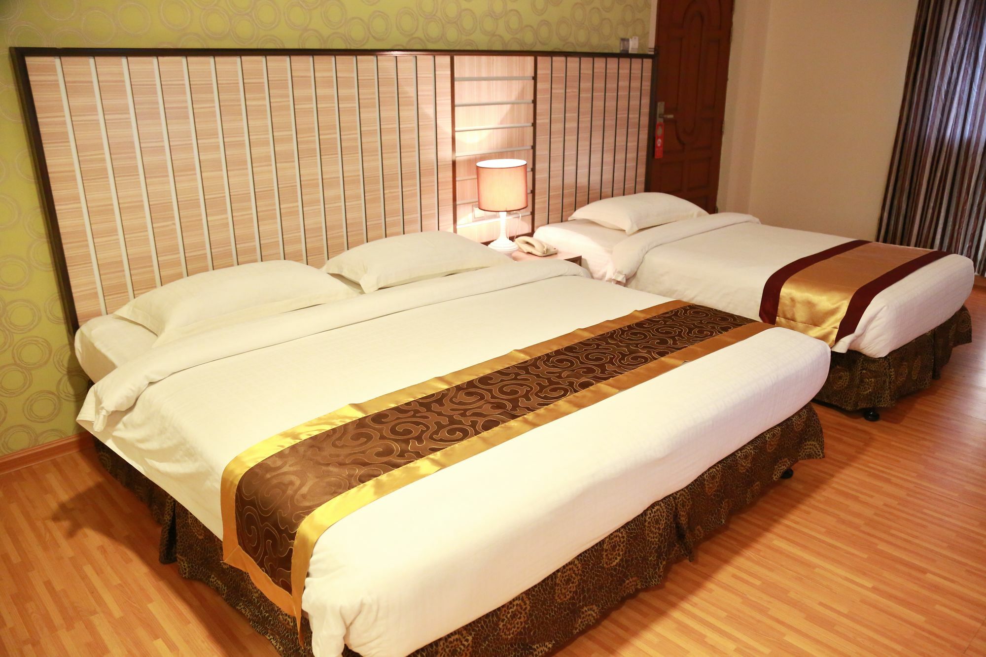 יאנגון Uptown Hotel מראה חיצוני תמונה
