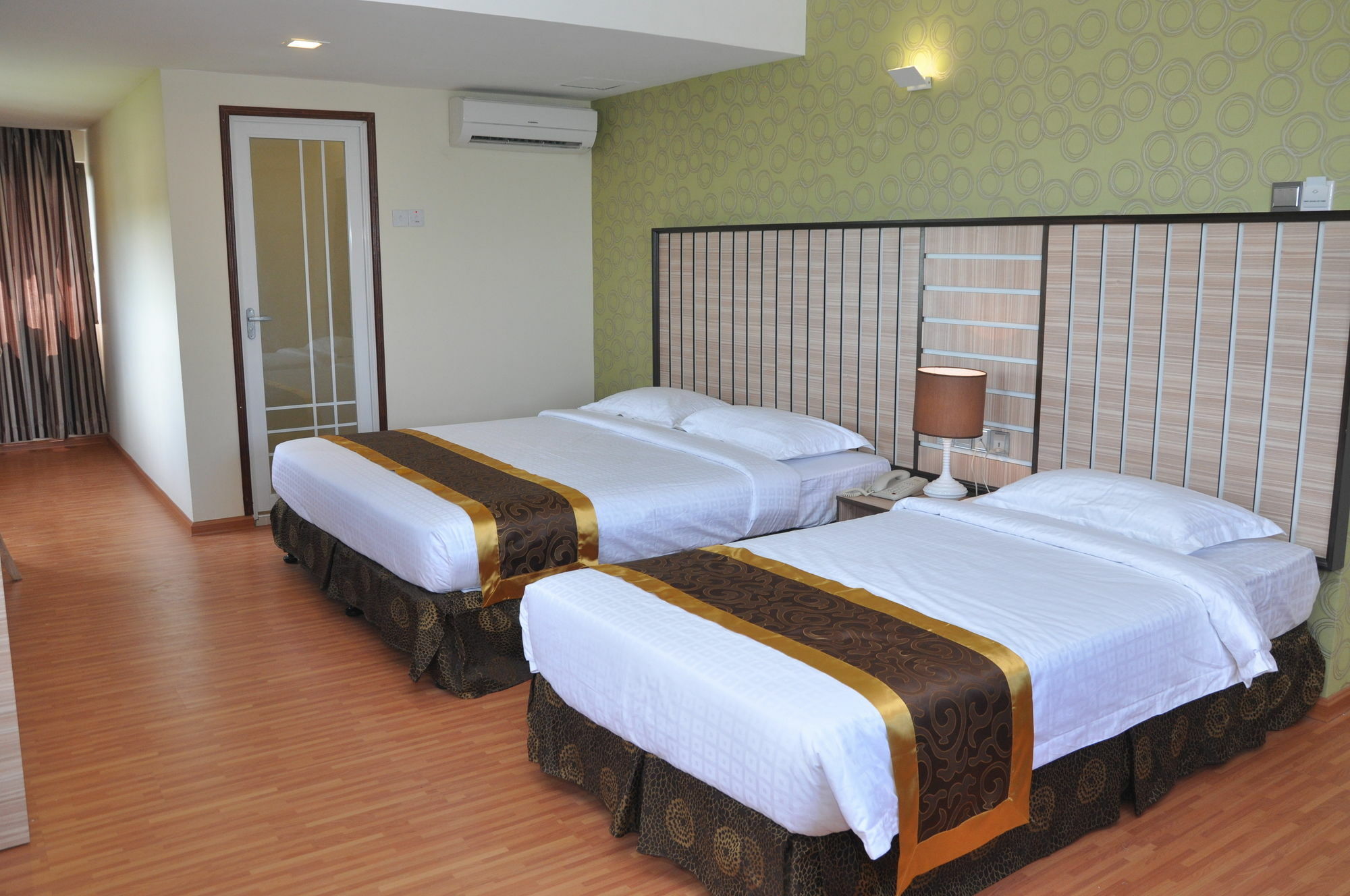 יאנגון Uptown Hotel מראה חיצוני תמונה