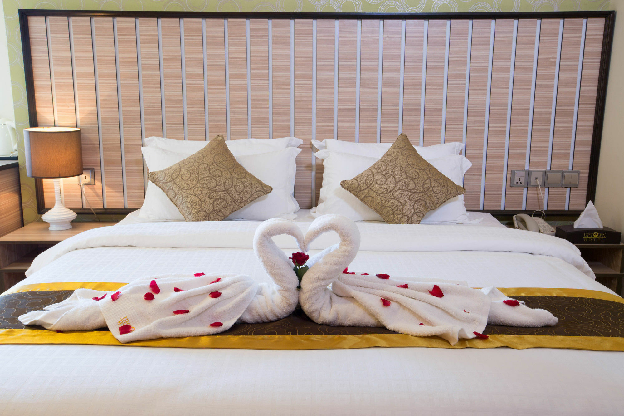 יאנגון Uptown Hotel מראה חיצוני תמונה